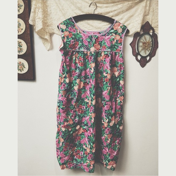 Vintage Other - 🍄5/$25 Silky Vintage Floral Nighty